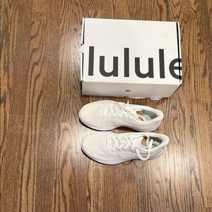 BNIB women’s Lululemon Blissfeel Tun 2 size 11